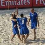 Beach Soccer Palmacci festeggiato dai compagni